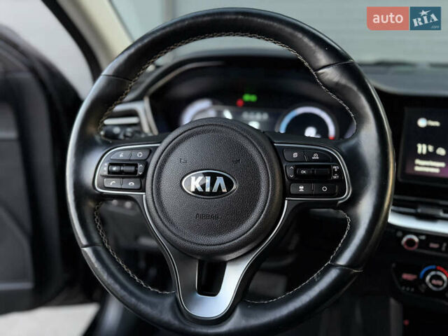 Черный Киа Niro, объемом двигателя 0 л и пробегом 142 тыс. км за 18900 $, фото 46 на Automoto.ua
