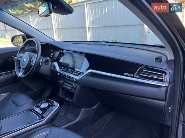 Чорний Кіа Niro, об'ємом двигуна 0 л та пробігом 112 тис. км за 20499 $, фото 34 на Automoto.ua