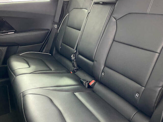 Чорний Кіа Niro, об'ємом двигуна 0 л та пробігом 70 тис. км за 22350 $, фото 14 на Automoto.ua