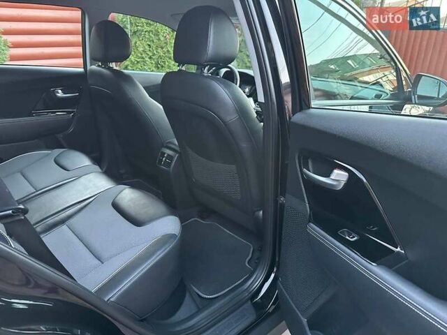 Чорний Кіа Niro, об'ємом двигуна 0 л та пробігом 126 тис. км за 19500 $, фото 35 на Automoto.ua