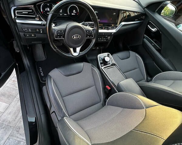 Чорний Кіа Niro, об'ємом двигуна 0 л та пробігом 65 тис. км за 16499 $, фото 21 на Automoto.ua