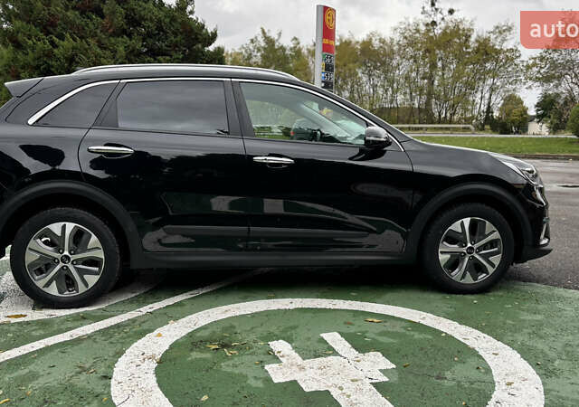 Чорний Кіа Niro, об'ємом двигуна 0 л та пробігом 110 тис. км за 19500 $, фото 6 на Automoto.ua