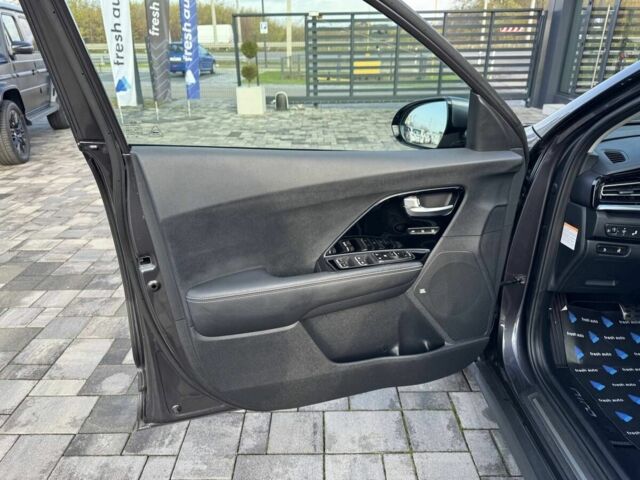 Черный Киа Niro, объемом двигателя 0 л и пробегом 142 тыс. км за 18900 $, фото 13 на Automoto.ua