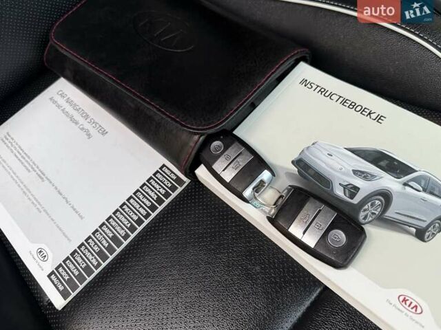 Черный Киа Niro, объемом двигателя 0 л и пробегом 98 тыс. км за 17450 $, фото 86 на Automoto.ua