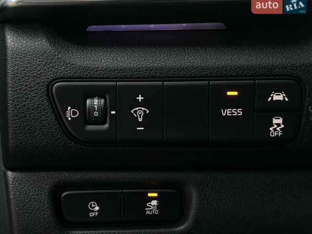 Чорний Кіа Niro, об'ємом двигуна 0 л та пробігом 130 тис. км за 18300 $, фото 41 на Automoto.ua