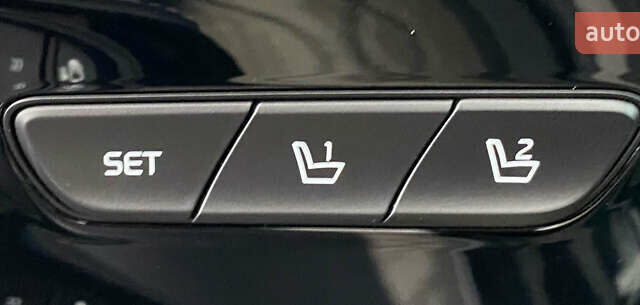 Чорний Кіа Niro, об'ємом двигуна 0 л та пробігом 70 тис. км за 22350 $, фото 7 на Automoto.ua