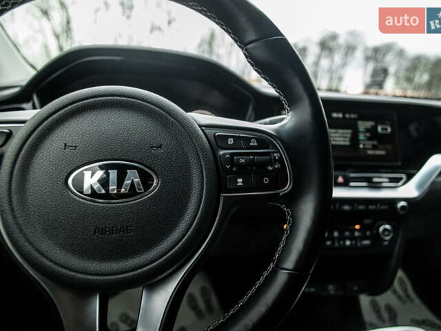 Черный Киа Niro, объемом двигателя 0 л и пробегом 114 тыс. км за 21900 $, фото 7 на Automoto.ua