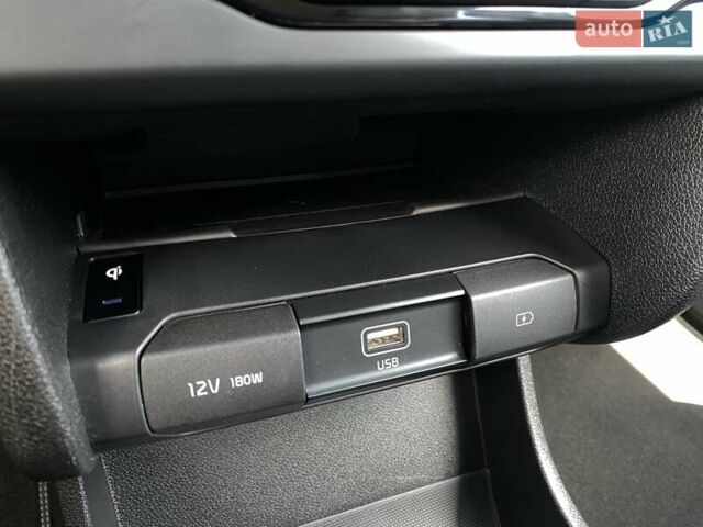 Киа Niro 2020 в Львове на Automoto.ua Черный Киа Niro, объемом двигателя 0 л и пробегом 70 тыс. км за 22500 $, фото 7 на Automoto.ua