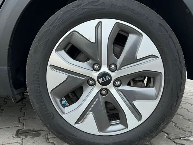 Черный Киа Niro, объемом двигателя 0 л и пробегом 106 тыс. км за 17900 $, фото 17 на Automoto.ua