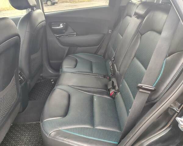 Чорний Кіа Niro, об'ємом двигуна 0 л та пробігом 146 тис. км за 18900 $, фото 19 на Automoto.ua