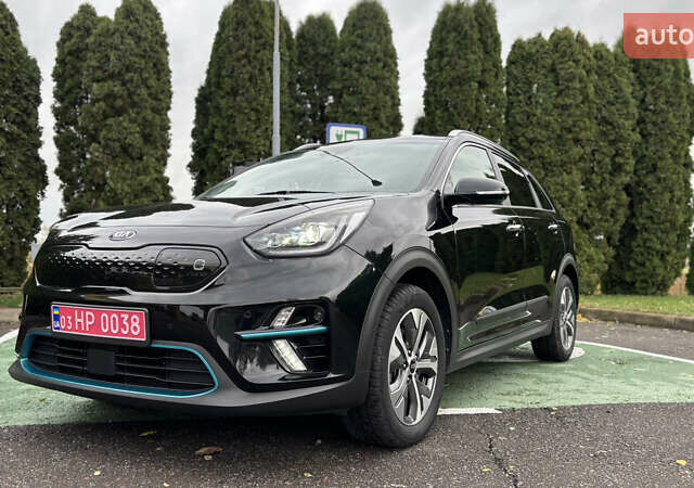 Чорний Кіа Niro, об'ємом двигуна 0 л та пробігом 110 тис. км за 19500 $, фото 11 на Automoto.ua