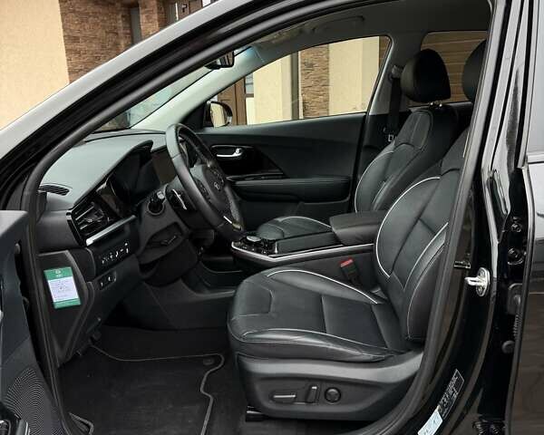 Чорний Кіа Niro, об'ємом двигуна 0 л та пробігом 89 тис. км за 20799 $, фото 40 на Automoto.ua