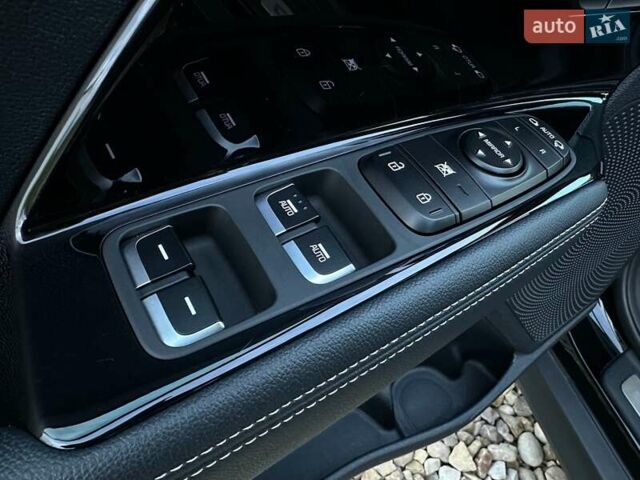 Черный Киа Niro, объемом двигателя 0 л и пробегом 35 тыс. км за 23400 $, фото 4 на Automoto.ua