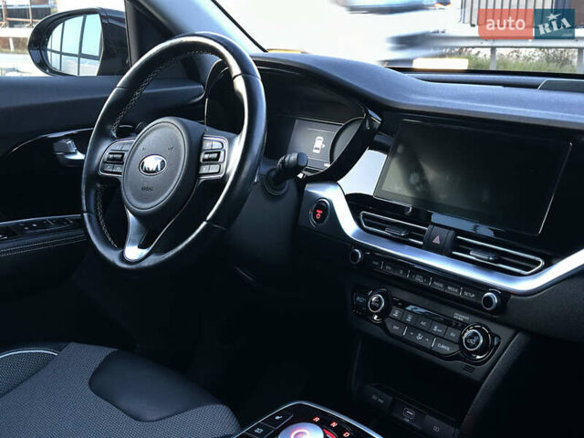 Чорний Кіа Niro, об'ємом двигуна 0 л та пробігом 98 тис. км за 19400 $, фото 39 на Automoto.ua