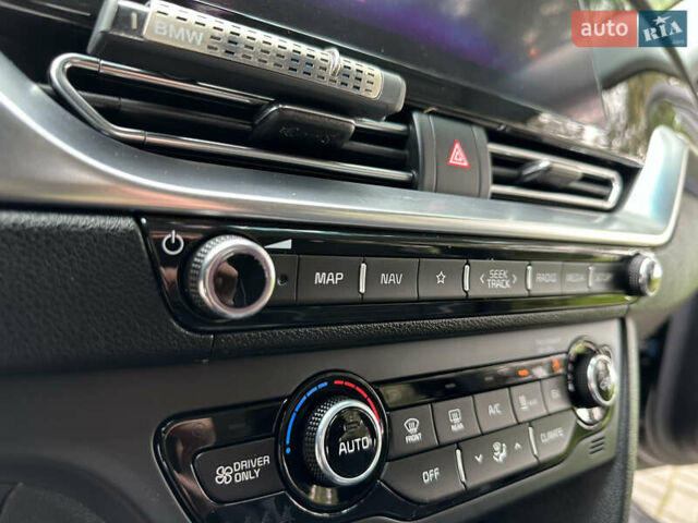 Чорний Кіа Niro, об'ємом двигуна 0 л та пробігом 46 тис. км за 19750 $, фото 52 на Automoto.ua