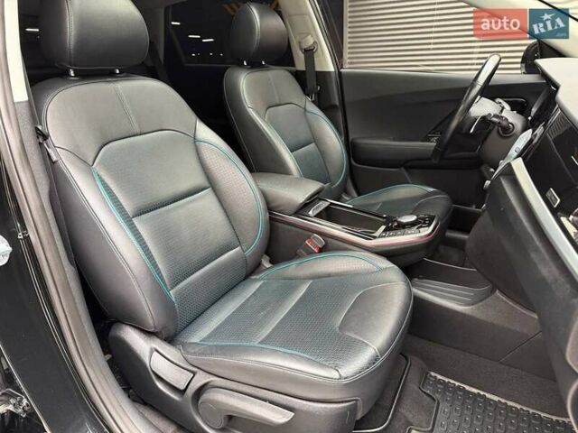 Чорний Кіа Niro, об'ємом двигуна 0 л та пробігом 89 тис. км за 22990 $, фото 13 на Automoto.ua