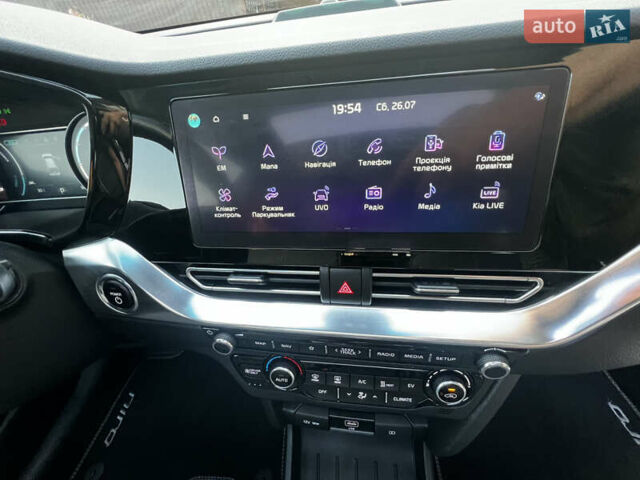 Чорний Кіа Niro, об'ємом двигуна 0 л та пробігом 65 тис. км за 16499 $, фото 31 на Automoto.ua