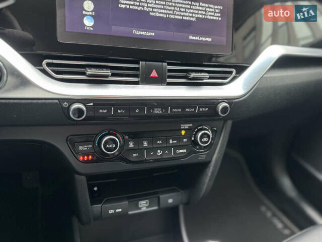 Чорний Кіа Niro, об'ємом двигуна 0 л та пробігом 109 тис. км за 17499 $, фото 45 на Automoto.ua