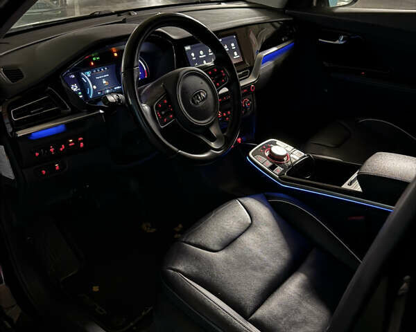 Чорний Кіа Niro, об'ємом двигуна 0 л та пробігом 107 тис. км за 18999 $, фото 5 на Automoto.ua