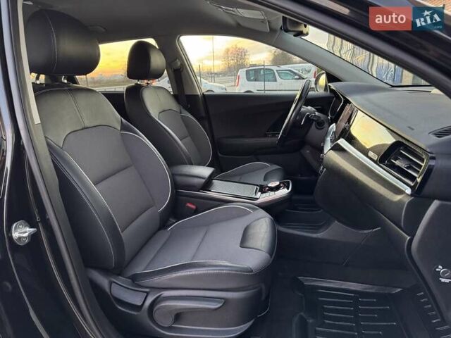Черный Киа Niro, объемом двигателя 0 л и пробегом 110 тыс. км за 17999 $, фото 56 на Automoto.ua
