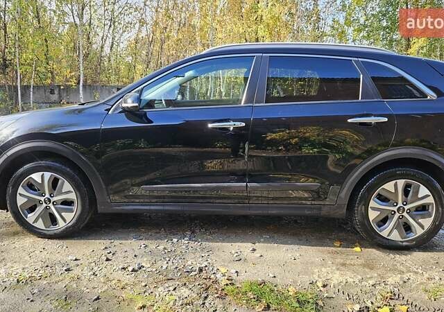 Киа Niro 2020 в Радомышле на Automoto.ua Черный Киа Niro, объемом двигателя 0 л и пробегом 139 тыс. км за 19600 $, фото 3 на Automoto.ua