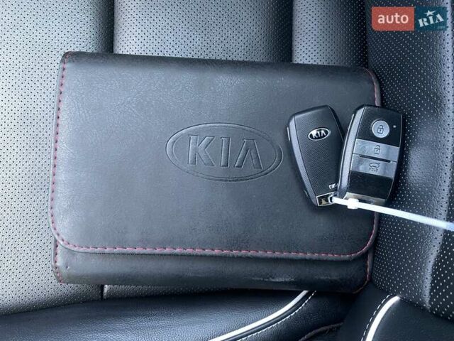 Чорний Кіа Niro, об'ємом двигуна 0 л та пробігом 131 тис. км за 21500 $, фото 49 на Automoto.ua