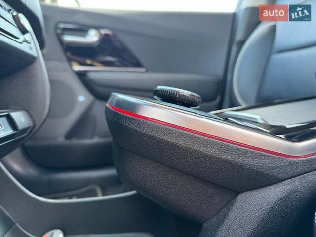 Чорний Кіа Niro, об'ємом двигуна 0 л та пробігом 69 тис. км за 23200 $, фото 64 на Automoto.ua