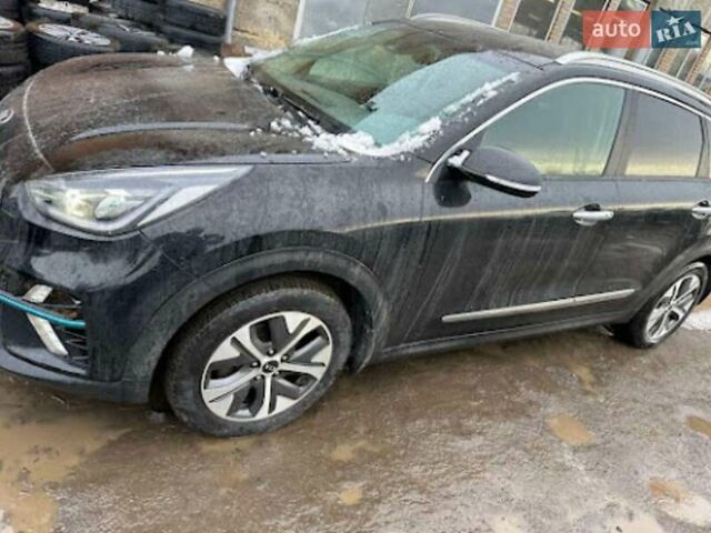 Чорний Кіа Niro, об'ємом двигуна 0 л та пробігом 143 тис. км за 17800 $, фото 5 на Automoto.ua