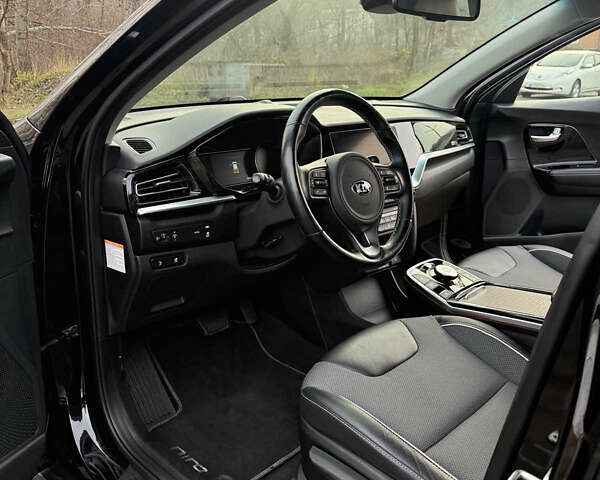 Чорний Кіа Niro, об'ємом двигуна 0 л та пробігом 93 тис. км за 18900 $, фото 9 на Automoto.ua