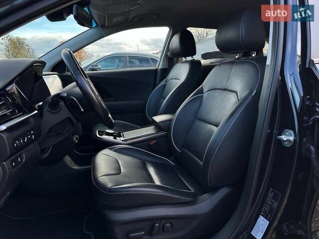 Чорний Кіа Niro, об'ємом двигуна 0 л та пробігом 68 тис. км за 24200 $, фото 34 на Automoto.ua