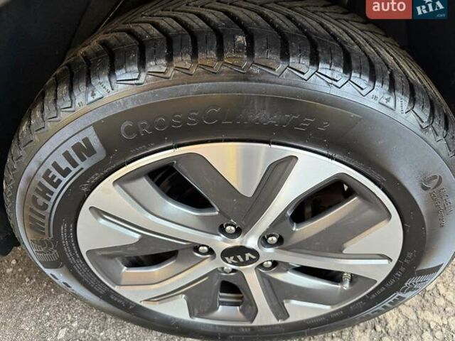 Черный Киа Niro, объемом двигателя 0 л и пробегом 98 тыс. км за 17450 $, фото 29 на Automoto.ua