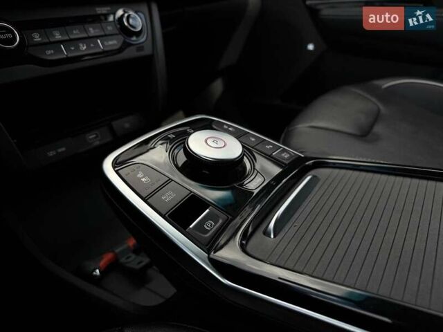 Чорний Кіа Niro, об'ємом двигуна 0 л та пробігом 69 тис. км за 23200 $, фото 61 на Automoto.ua