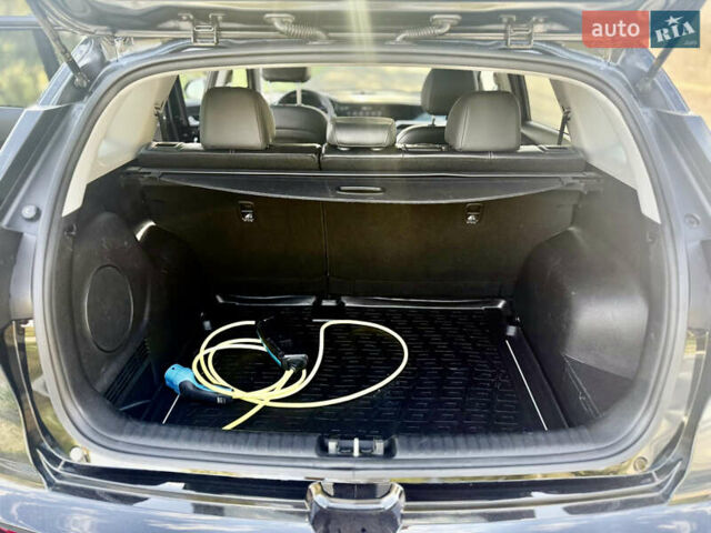Черный Киа Niro, объемом двигателя 0 л и пробегом 165 тыс. км за 16999 $, фото 55 на Automoto.ua