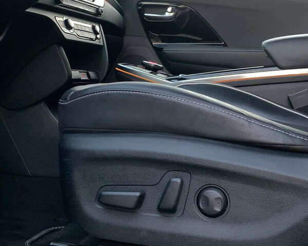 Черный Киа Niro, объемом двигателя 0 л и пробегом 110 тыс. км за 19250 $, фото 31 на Automoto.ua