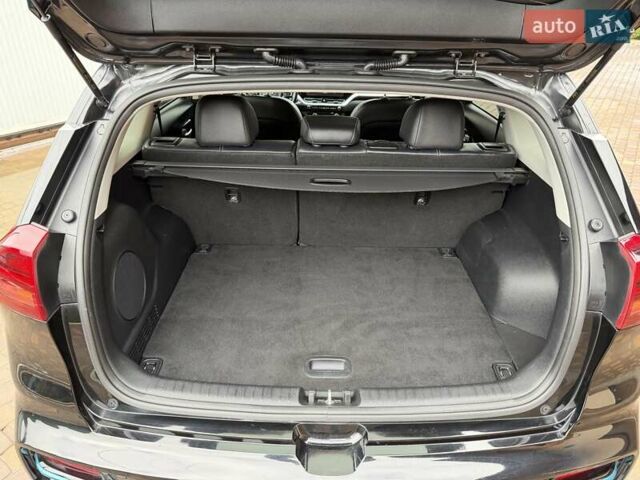 Чорний Кіа Niro, об'ємом двигуна 0 л та пробігом 89 тис. км за 20799 $, фото 78 на Automoto.ua