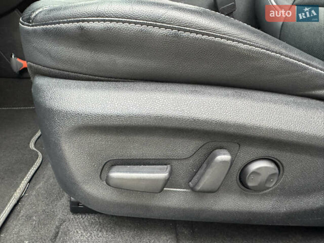 Чорний Кіа Niro, об'ємом двигуна 0 л та пробігом 109 тис. км за 17499 $, фото 29 на Automoto.ua