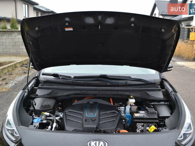 Чорний Кіа Niro, об'ємом двигуна 0 л та пробігом 169 тис. км за 18450 $, фото 74 на Automoto.ua