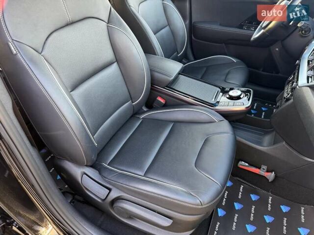 Черный Киа Niro, объемом двигателя 0 л и пробегом 105 тыс. км за 19900 $, фото 25 на Automoto.ua