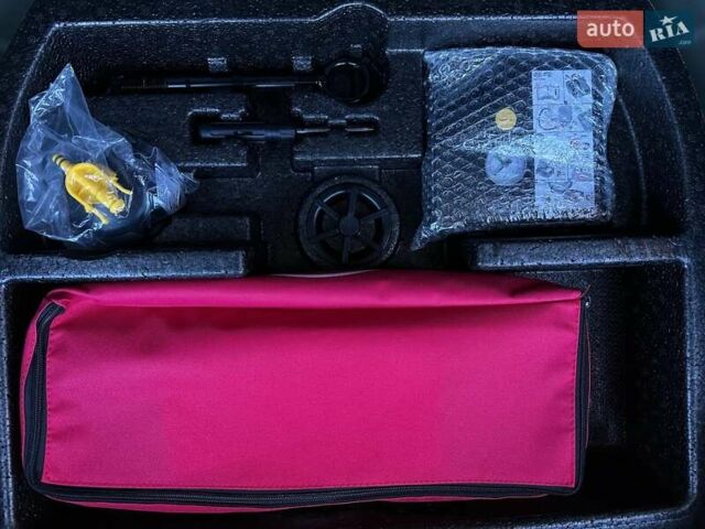 Чорний Кіа Niro, об'ємом двигуна 0 л та пробігом 68 тис. км за 24200 $, фото 83 на Automoto.ua