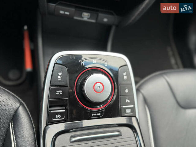 Чорний Кіа Niro, об'ємом двигуна 0 л та пробігом 109 тис. км за 17499 $, фото 42 на Automoto.ua