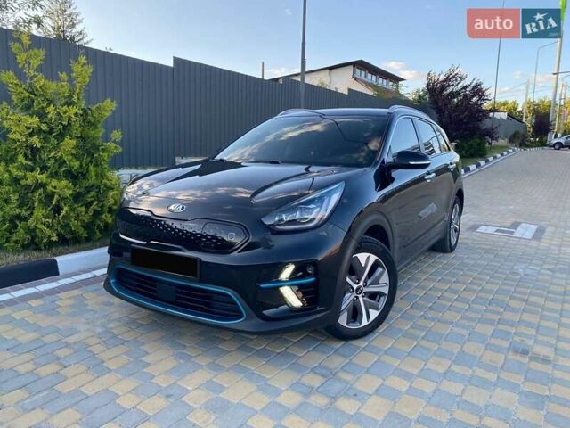 Чорний Кіа Niro, об'ємом двигуна 0 л та пробігом 108 тис. км за 19300 $, фото 8 на Automoto.ua