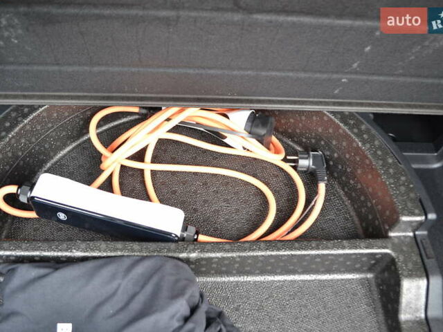 Чорний Кіа Niro, об'ємом двигуна 0 л та пробігом 169 тис. км за 18450 $, фото 71 на Automoto.ua