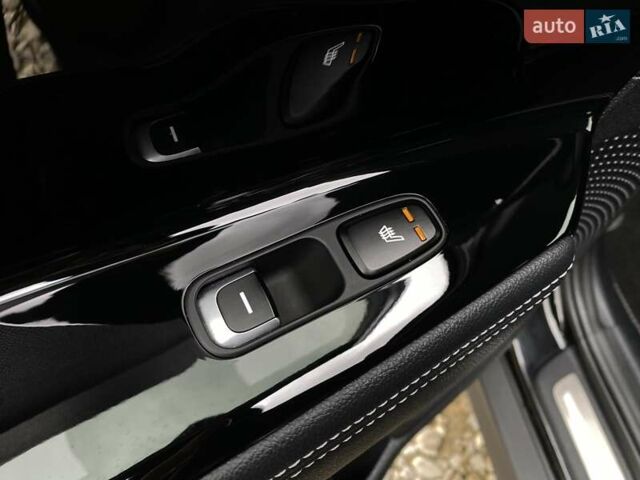 Чорний Кіа Niro, об'ємом двигуна 0 л та пробігом 107 тис. км за 22400 $, фото 13 на Automoto.ua