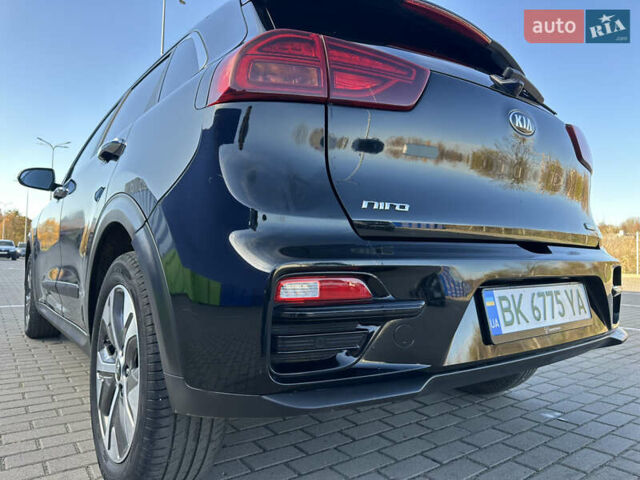 Чорний Кіа Niro, об'ємом двигуна 0 л та пробігом 144 тис. км за 19500 $, фото 19 на Automoto.ua