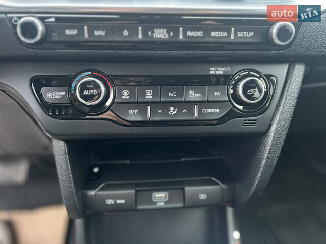 Чорний Кіа Niro, об'ємом двигуна 0 л та пробігом 140 тис. км за 17999 $, фото 55 на Automoto.ua