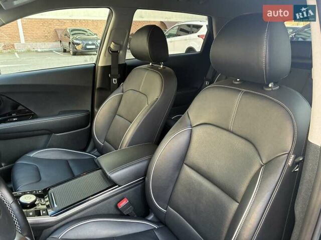 Черный Киа Niro, объемом двигателя 0 л и пробегом 105 тыс. км за 20500 $, фото 79 на Automoto.ua