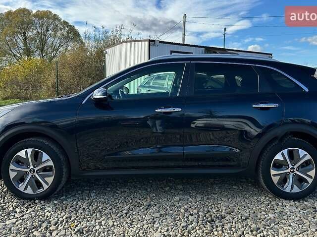 Чорний Кіа Niro, об'ємом двигуна 0 л та пробігом 68 тис. км за 24200 $, фото 21 на Automoto.ua