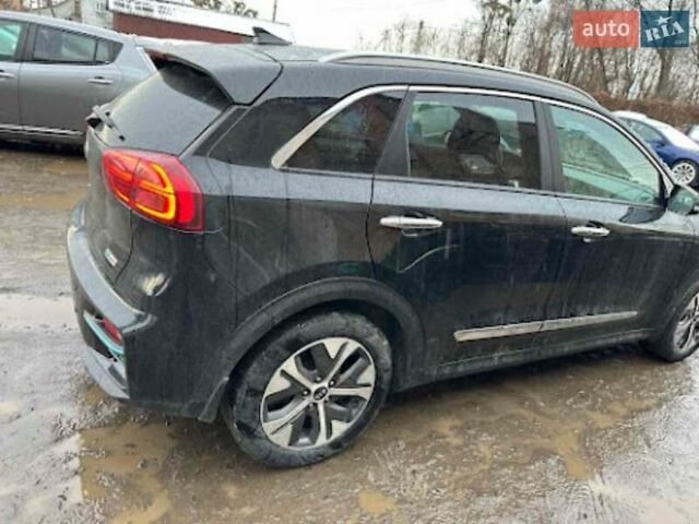 Чорний Кіа Niro, об'ємом двигуна 0 л та пробігом 143 тис. км за 17800 $, фото 4 на Automoto.ua
