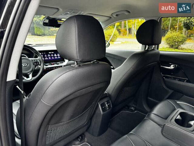 Чорний Кіа Niro, об'ємом двигуна 0 л та пробігом 107 тис. км за 20500 $, фото 48 на Automoto.ua