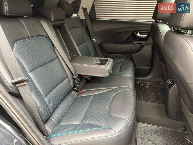 Чорний Кіа Niro, об'ємом двигуна 0 л та пробігом 89 тис. км за 22990 $, фото 12 на Automoto.ua